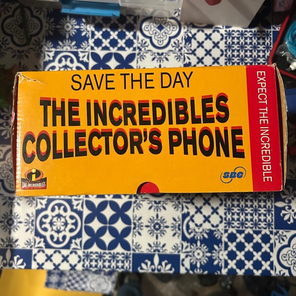 Disney The Incredibles Collectors Edition Phone - Picture 6 of 6